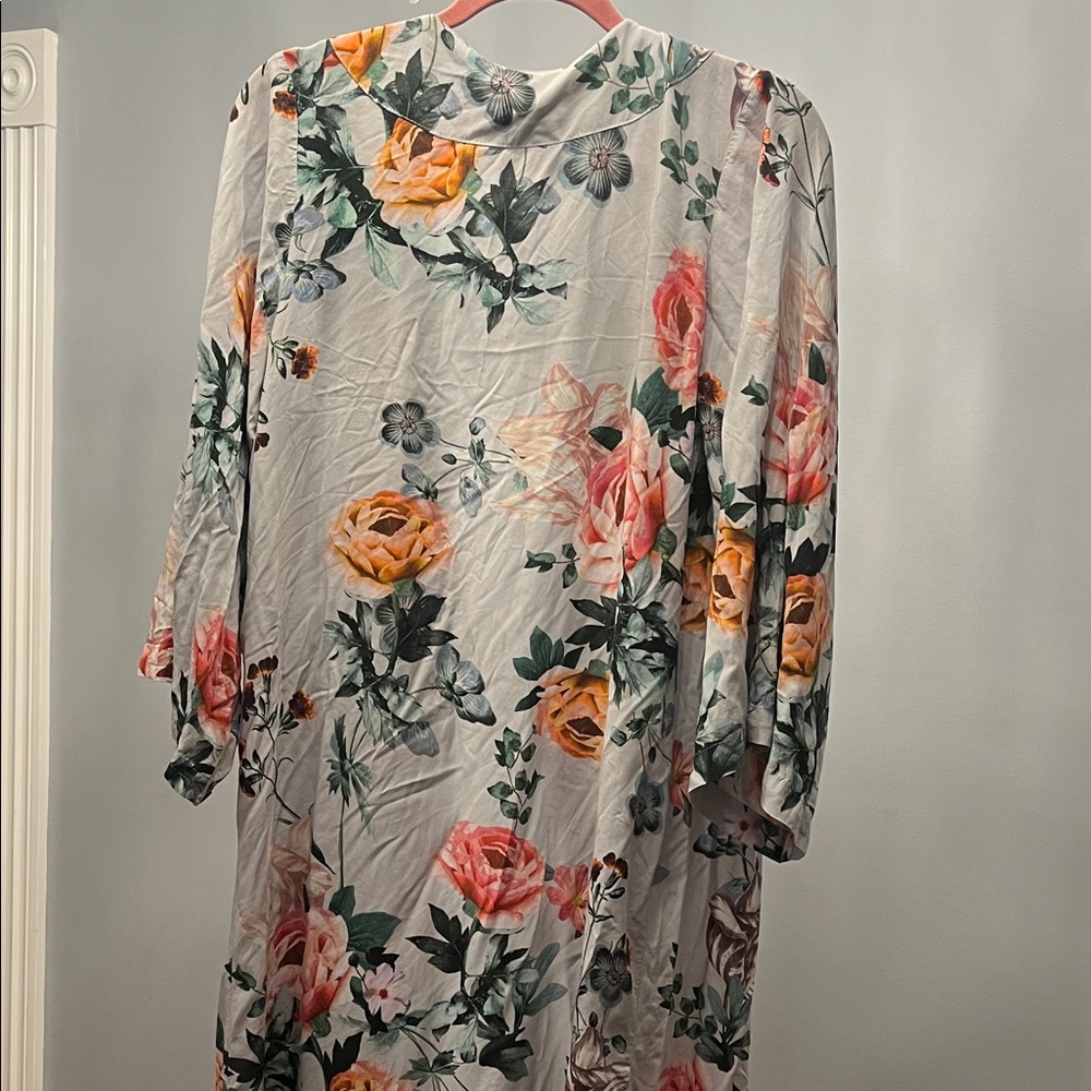 Chic Floral Kimono Style Robe - Picture 3 of 5